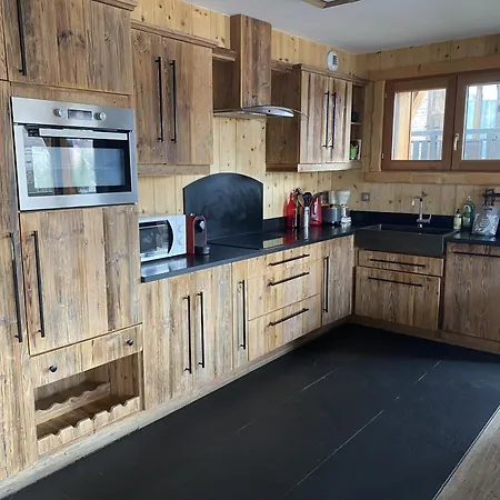 Husky Chalet *
